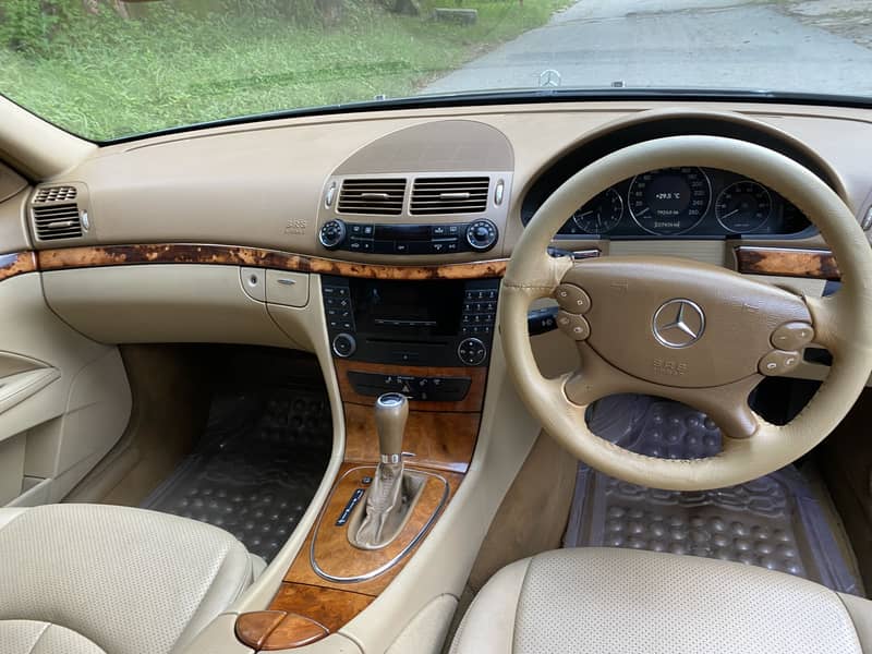 Mercedes E Class 2007 original condition and mileage 6