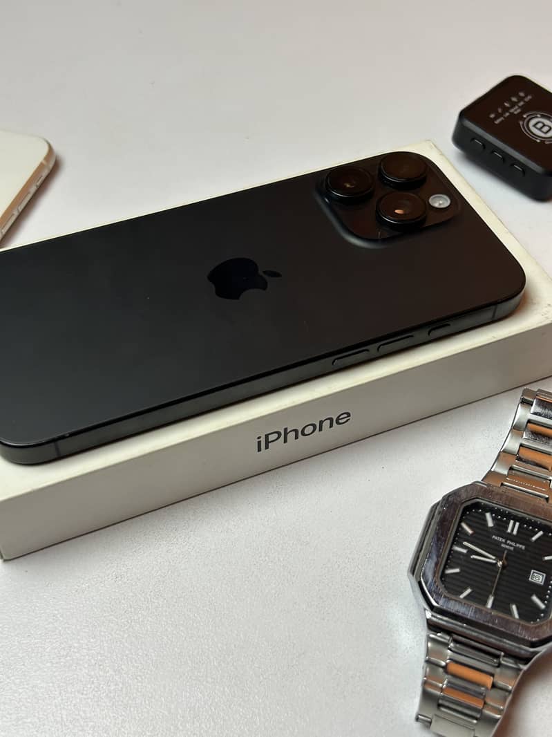 Apple iPhone 16 Pro Max 1