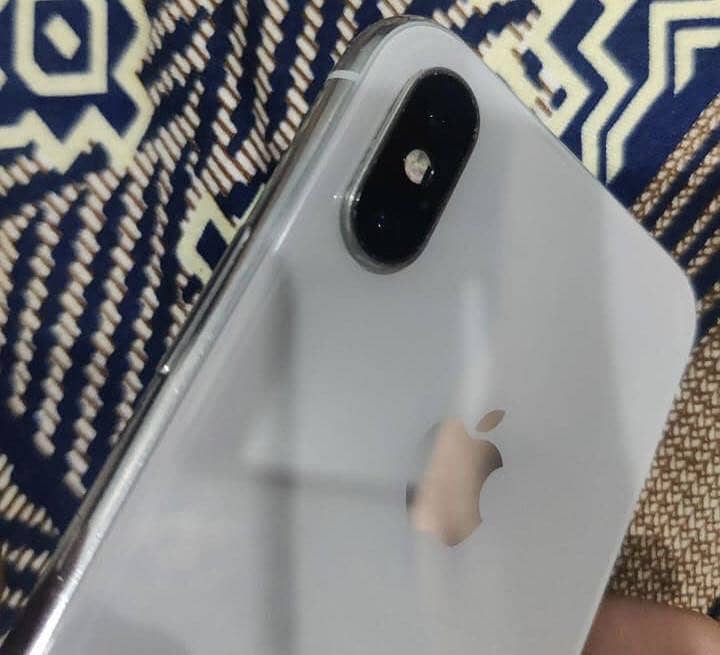 Apple iPhone X 4