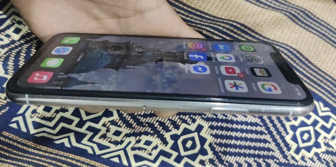 Apple iPhone X 5