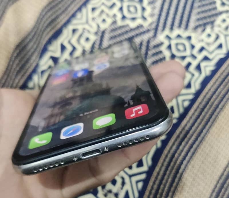 Apple iPhone X 6