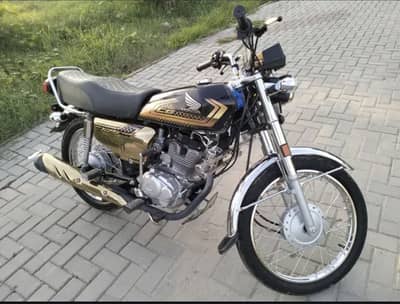 125 Gold edition 2025 like brand new
