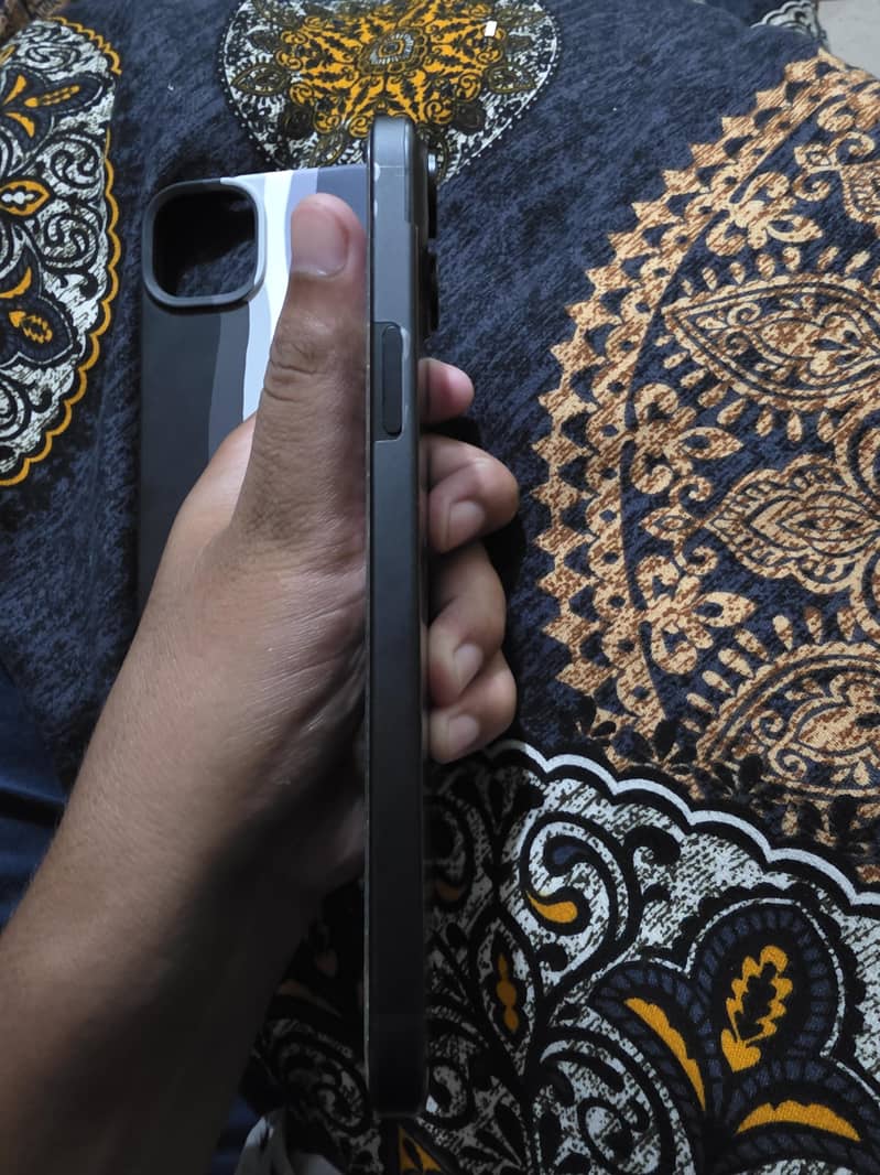 Apple iPhone 15 plus 3