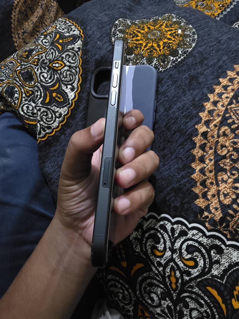 Apple iPhone 15 plus 5