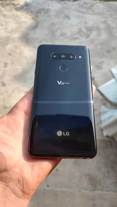 LG V40 ThinQ
