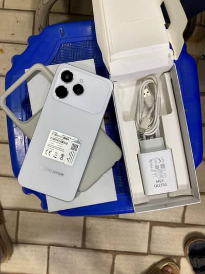 Tecno spark40 12/128 complete box