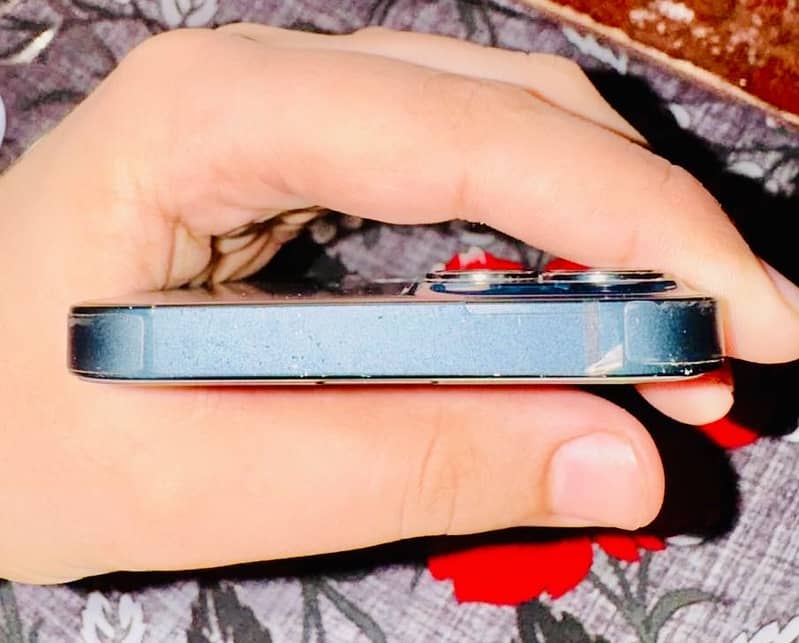 Apple iPhone 13 3