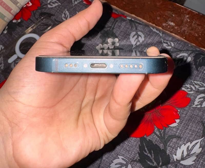 Apple iPhone 13 4
