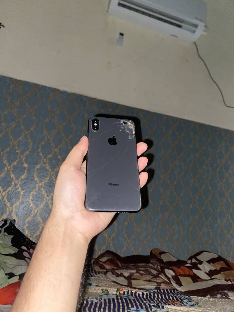 iPhone XS Max 1