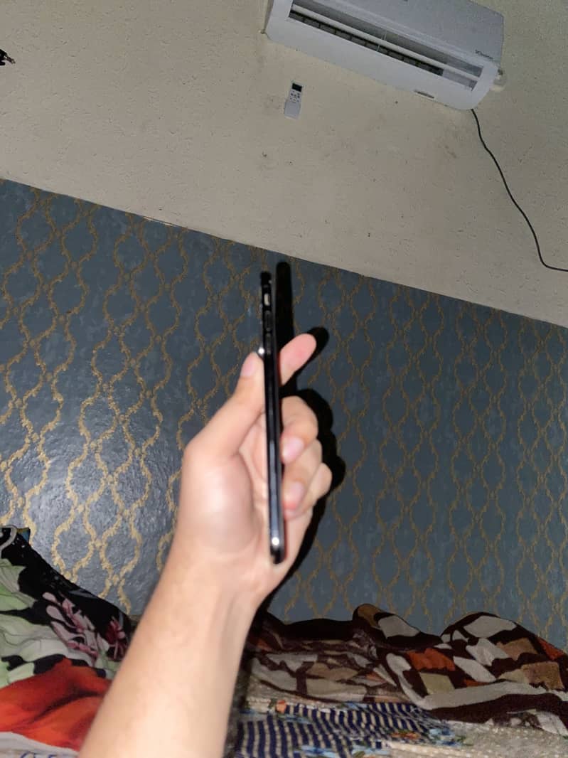 iPhone XS Max 4