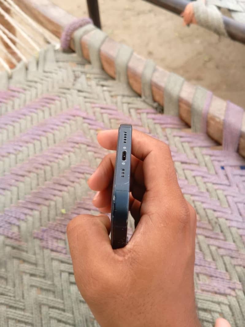 Apple iPhone 13 0
