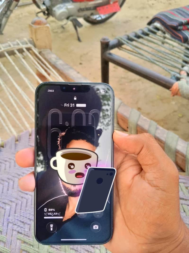 Apple iPhone 13 2