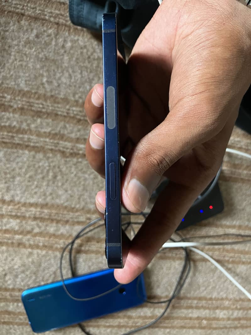 Apple iPhone 12 mini 0