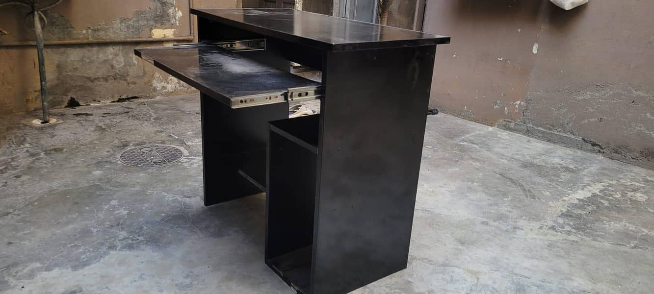 Computer Table 0