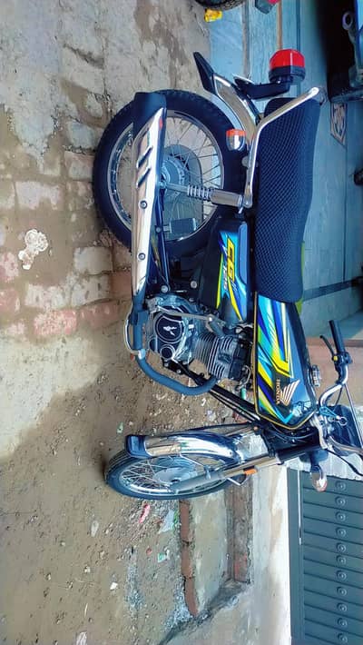 honda 125 black lush condition