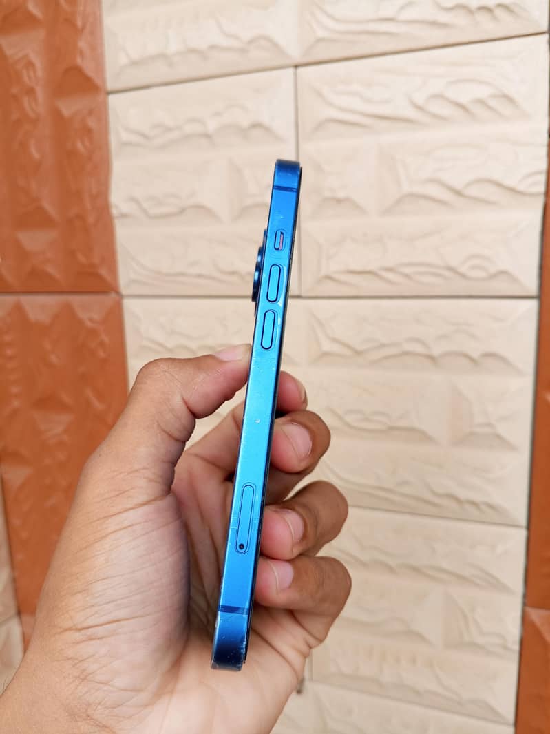 Apple iPhone 13 2