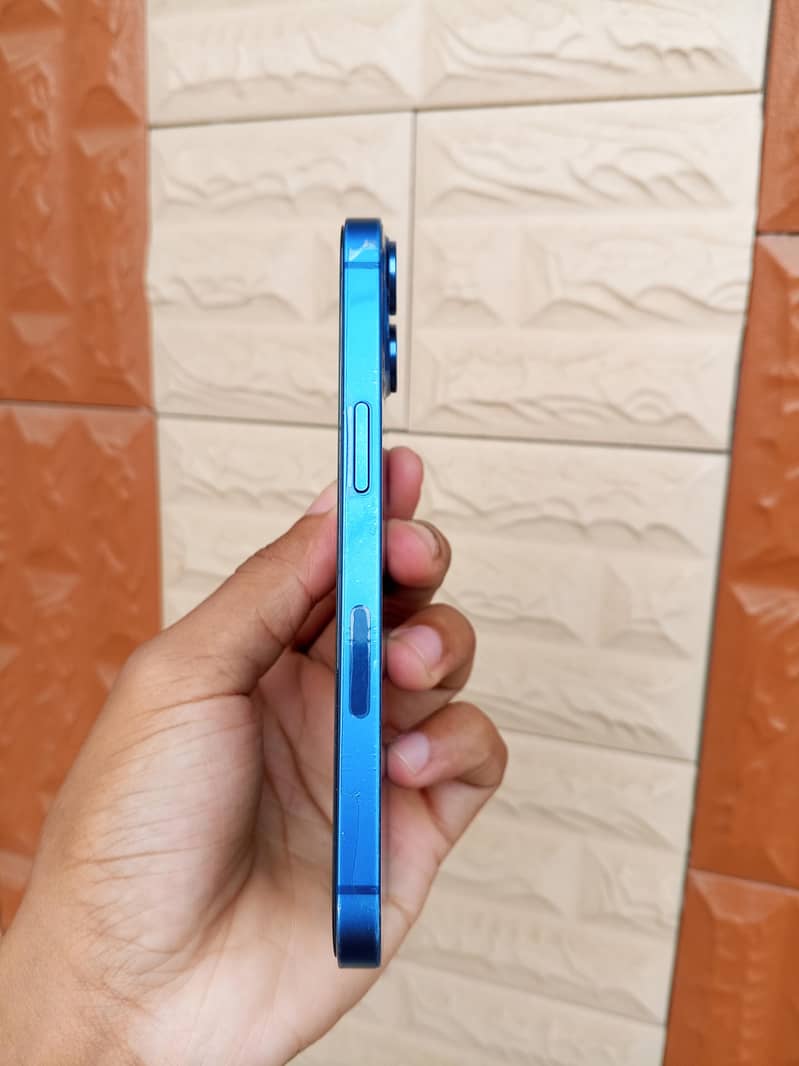 Apple iPhone 13 3