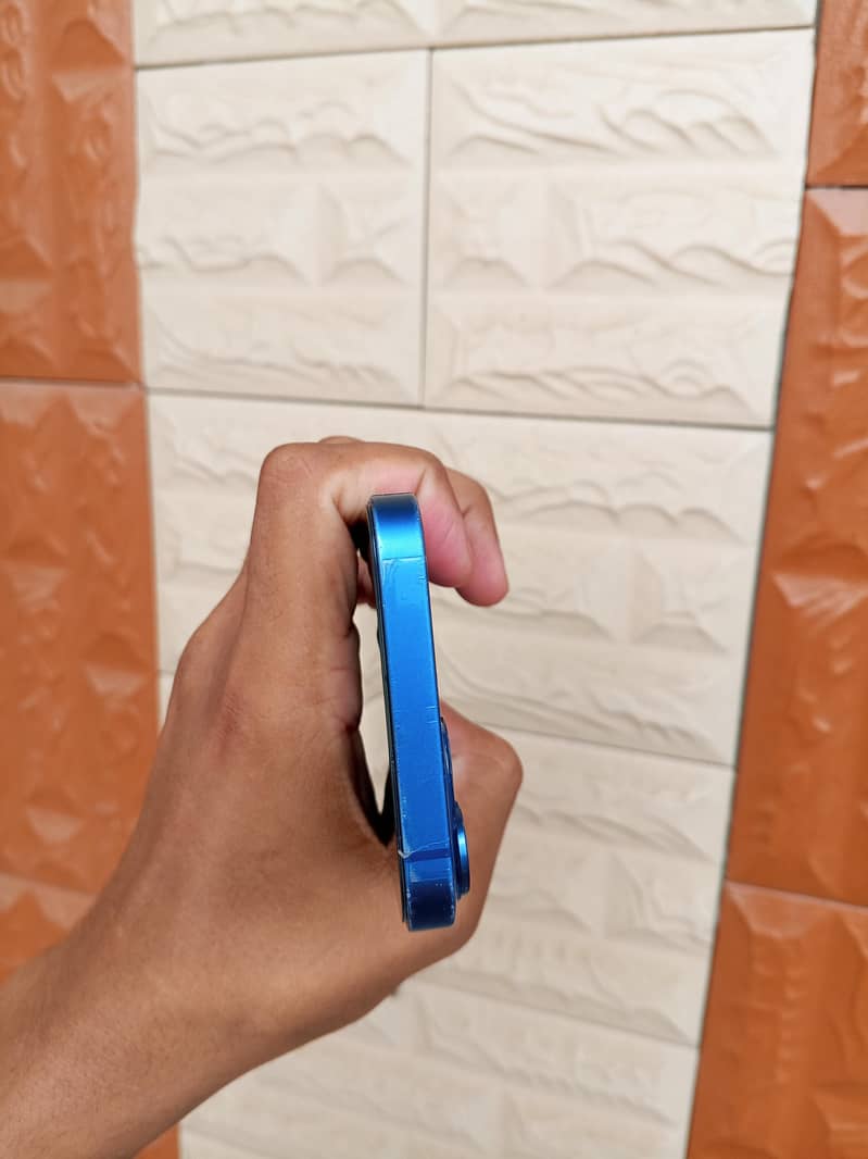 Apple iPhone 13 4