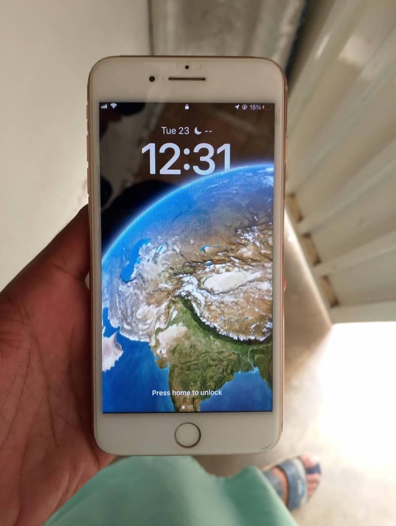 Apple iPhone 8 Plus 1