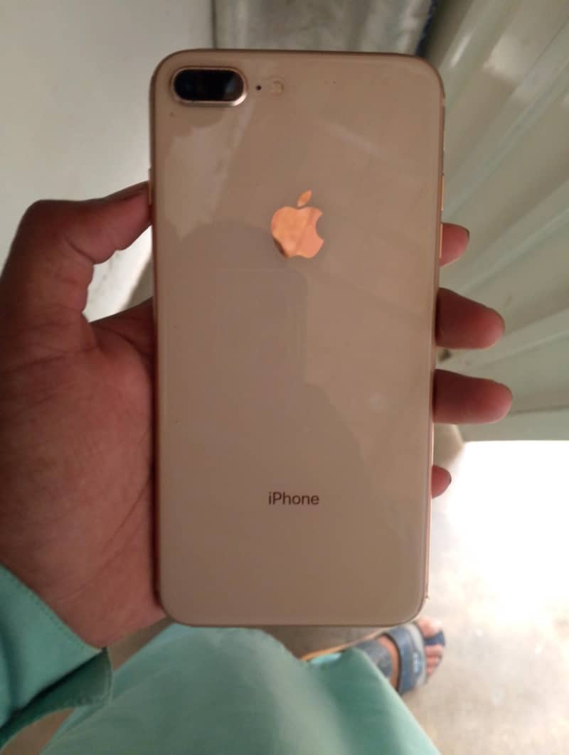 Apple iPhone 8 Plus 3