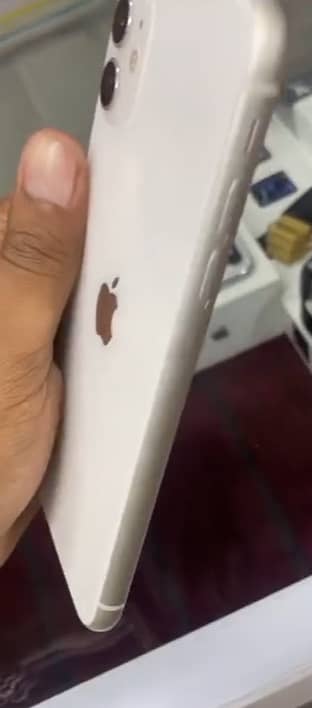 Apple iPhone 11 3