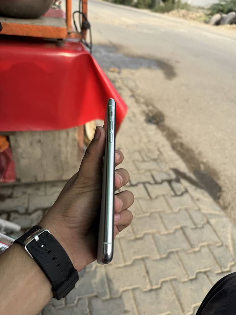 iPhone 11 Pro Max 0