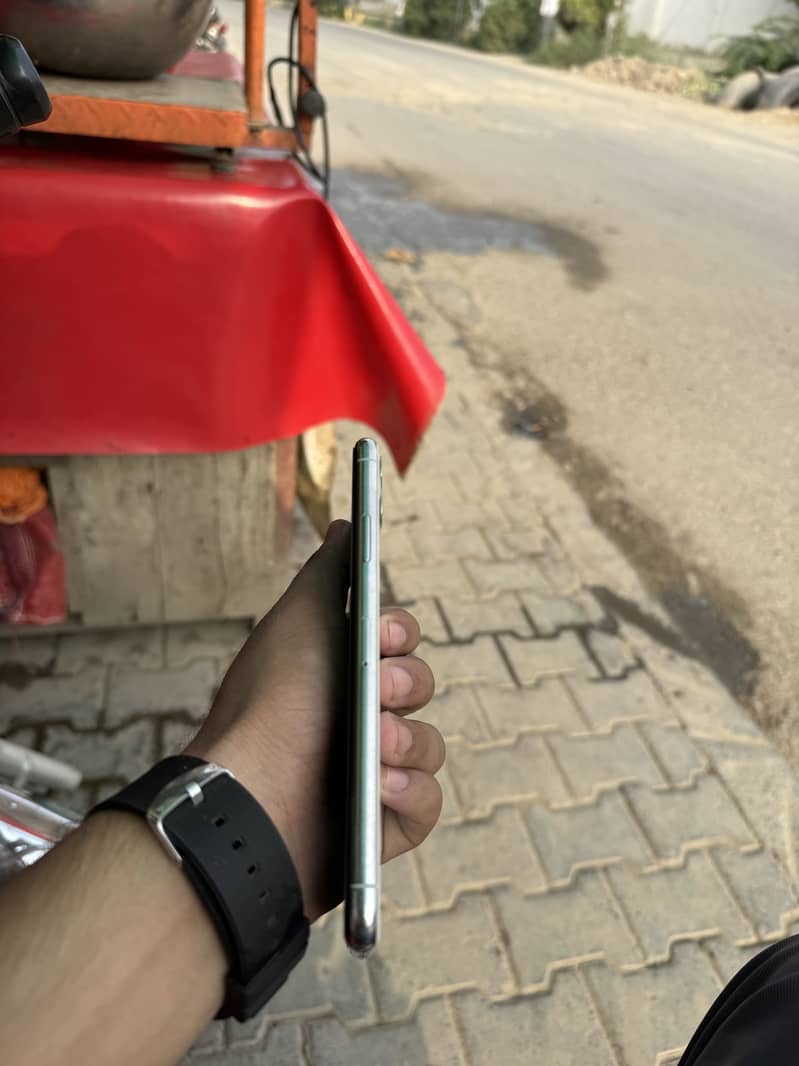 iPhone 11 Pro Max 3