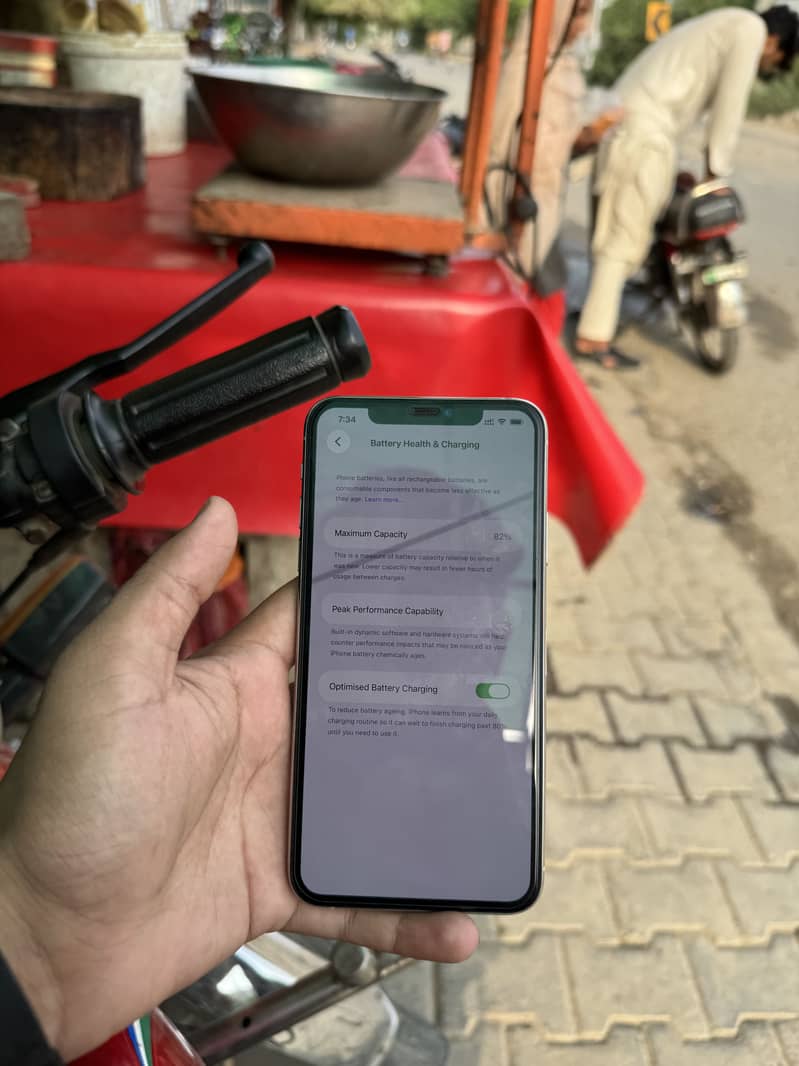 iPhone 11 Pro Max 4
