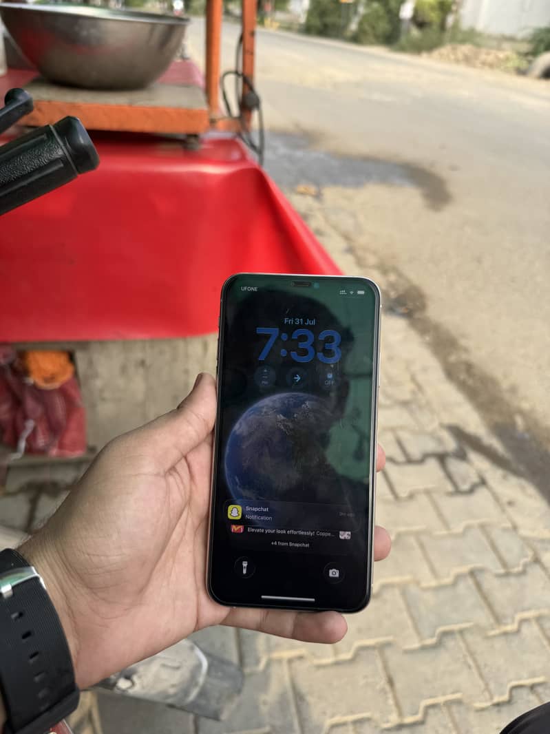 iPhone 11 Pro Max 6