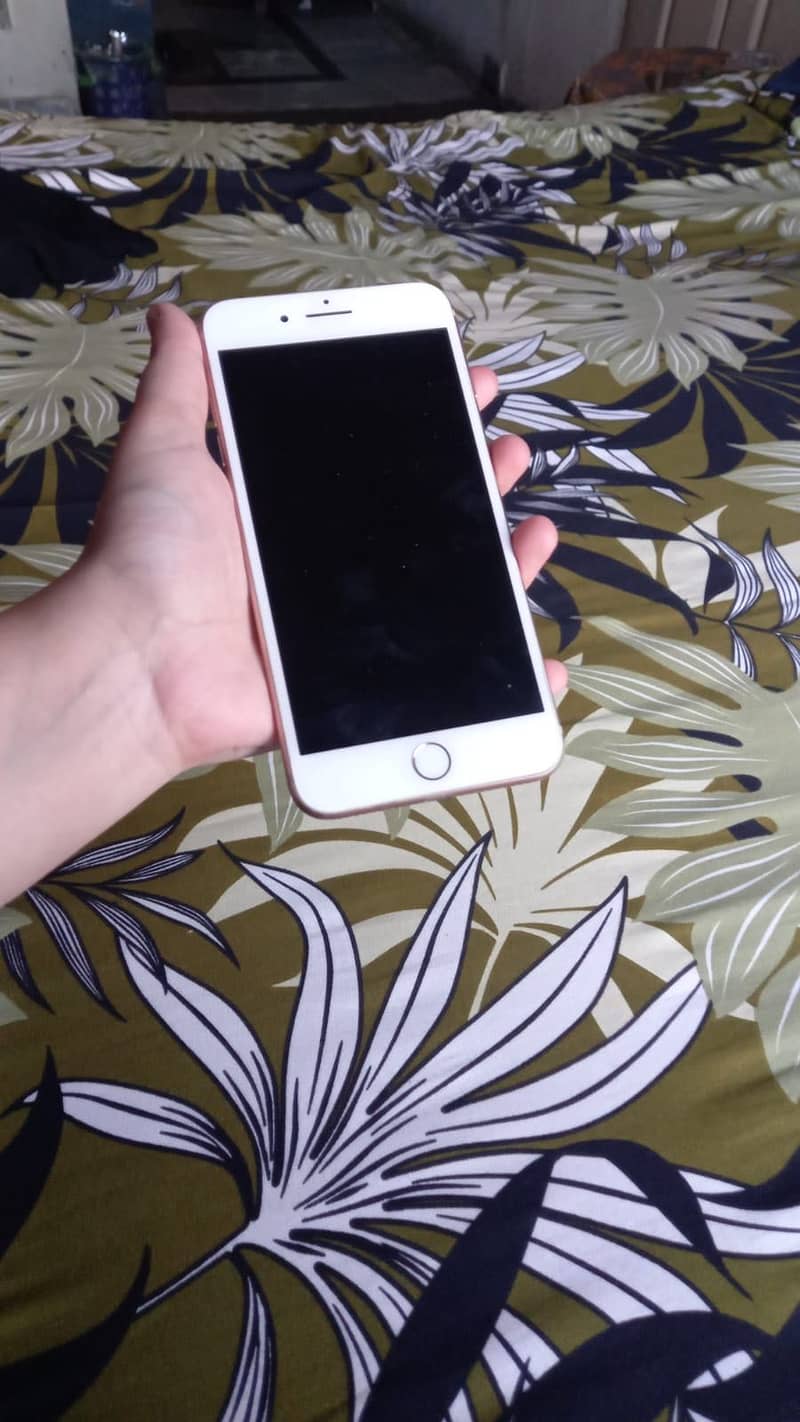 Apple iPhone 8 Plus 0