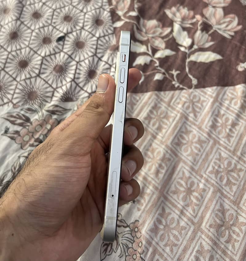 Apple iPhone 12 3