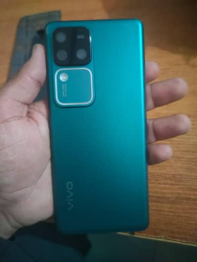 Vivo V30