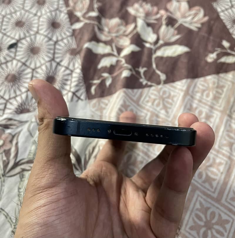 Apple iPhone 14 3