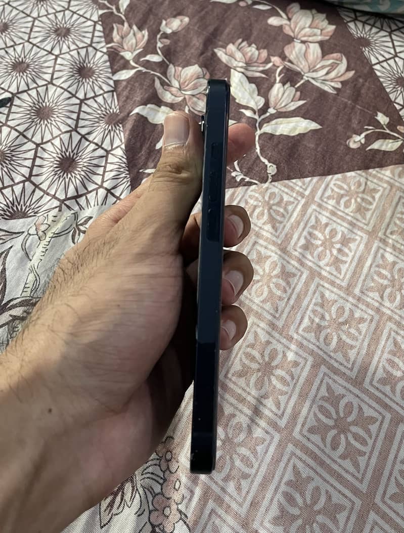 Apple iPhone 14 4