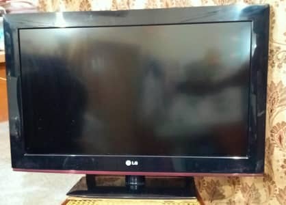 LG 32 Inch LCD TV, Excellent Condition, Original Display