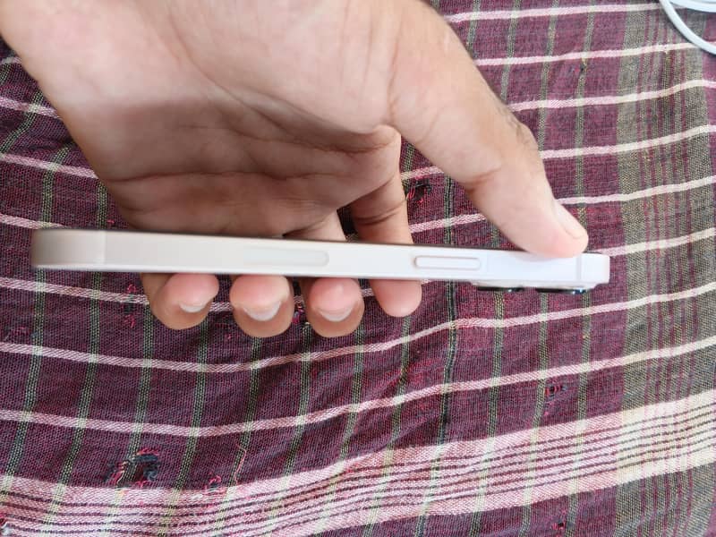 Apple iPhone 13 2