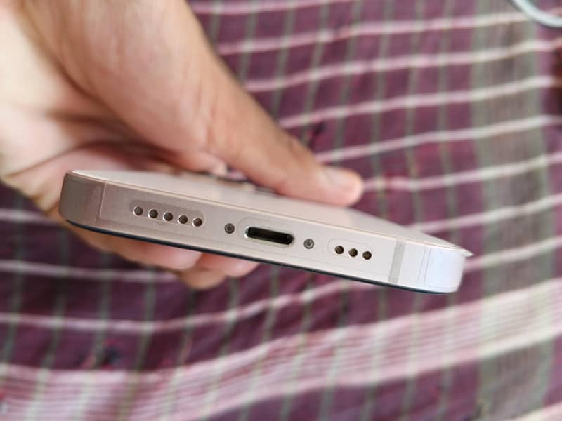 Apple iPhone 13 5