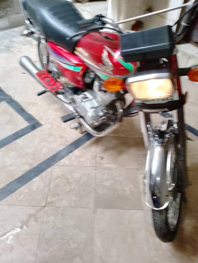 urgent sele krni hai Bary e piyar se rakhi hai Lekin bechni par gai