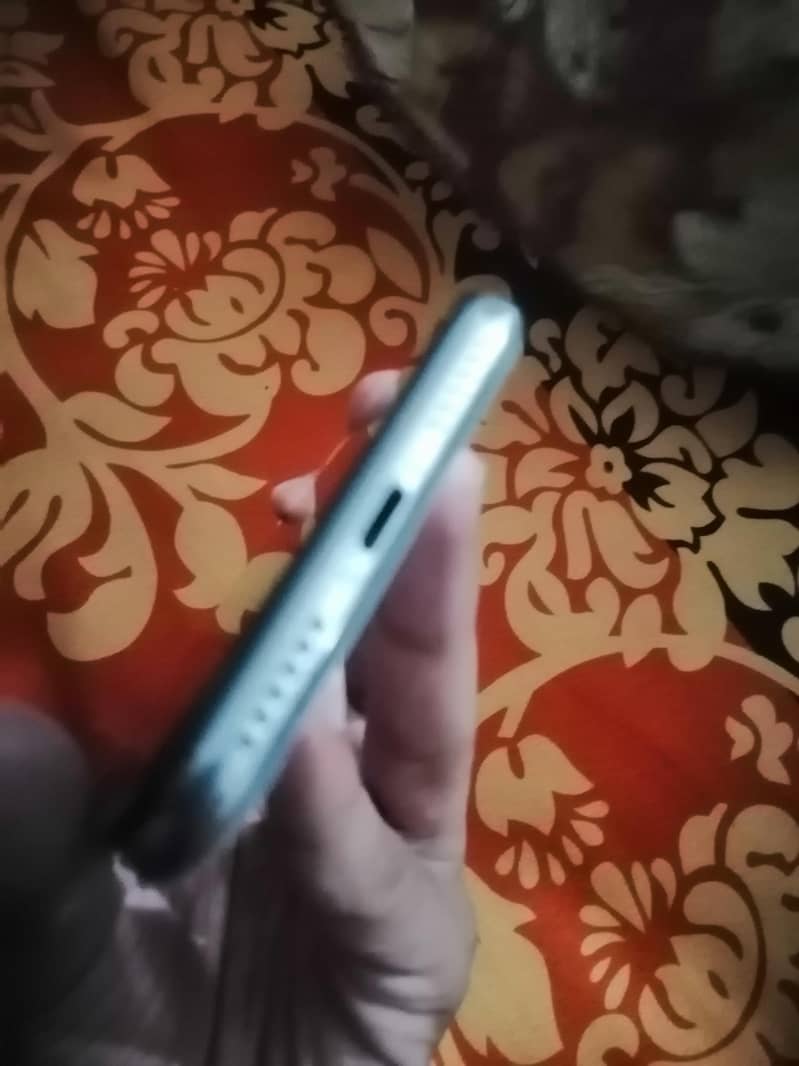 Apple iPhone X 4