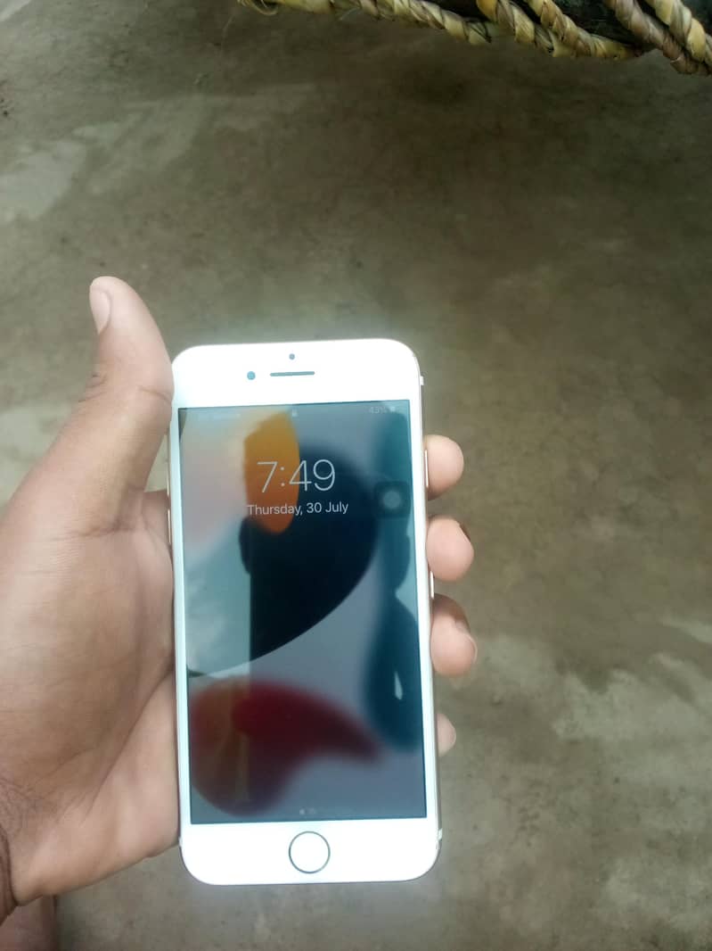 Apple iPhone 7 0