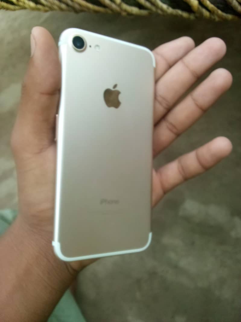 Apple iPhone 7 1