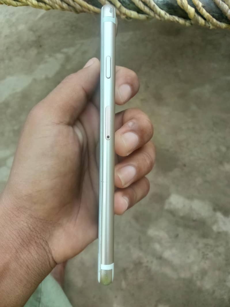 Apple iPhone 7 2
