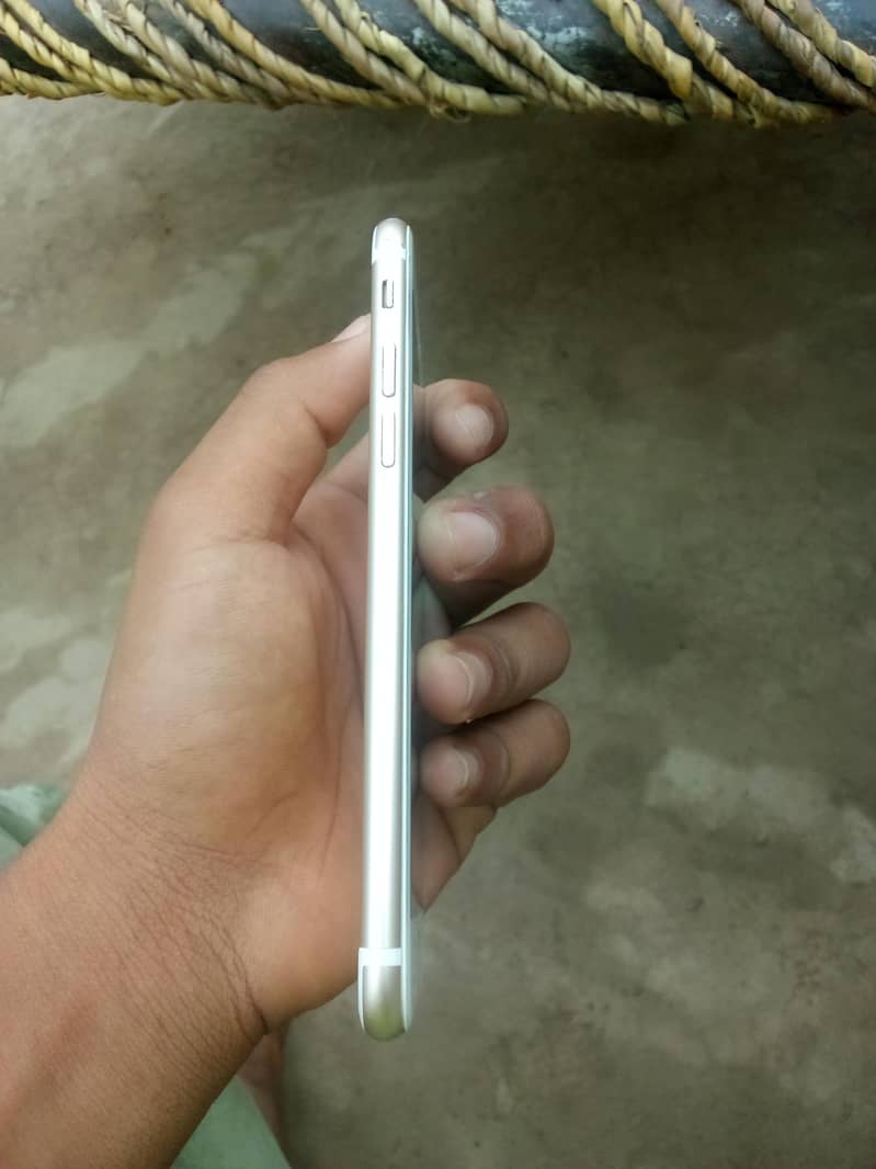 Apple iPhone 7 3