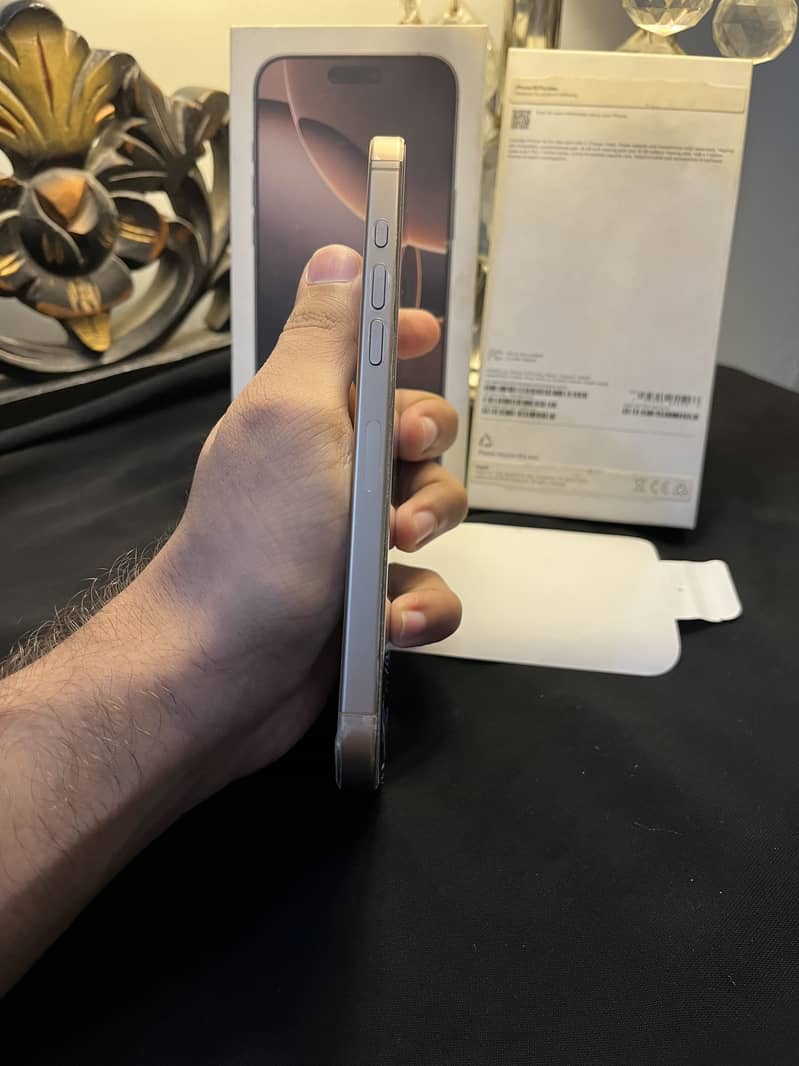 Apple iPhone 16 Pro Max 2
