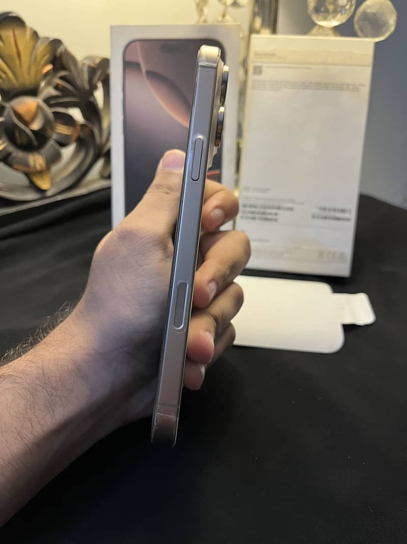 Apple iPhone 16 Pro Max 5