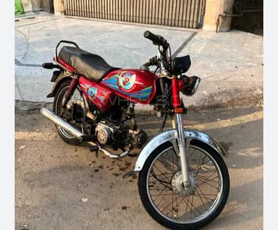 2009 model h bicke 2000 ka kharcha h bas Sialkot namber h baike k