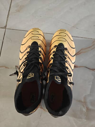 football shoes , cleats , NIKE Phentom
