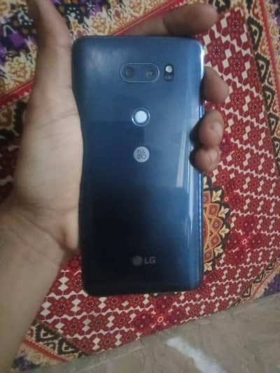 LG V30