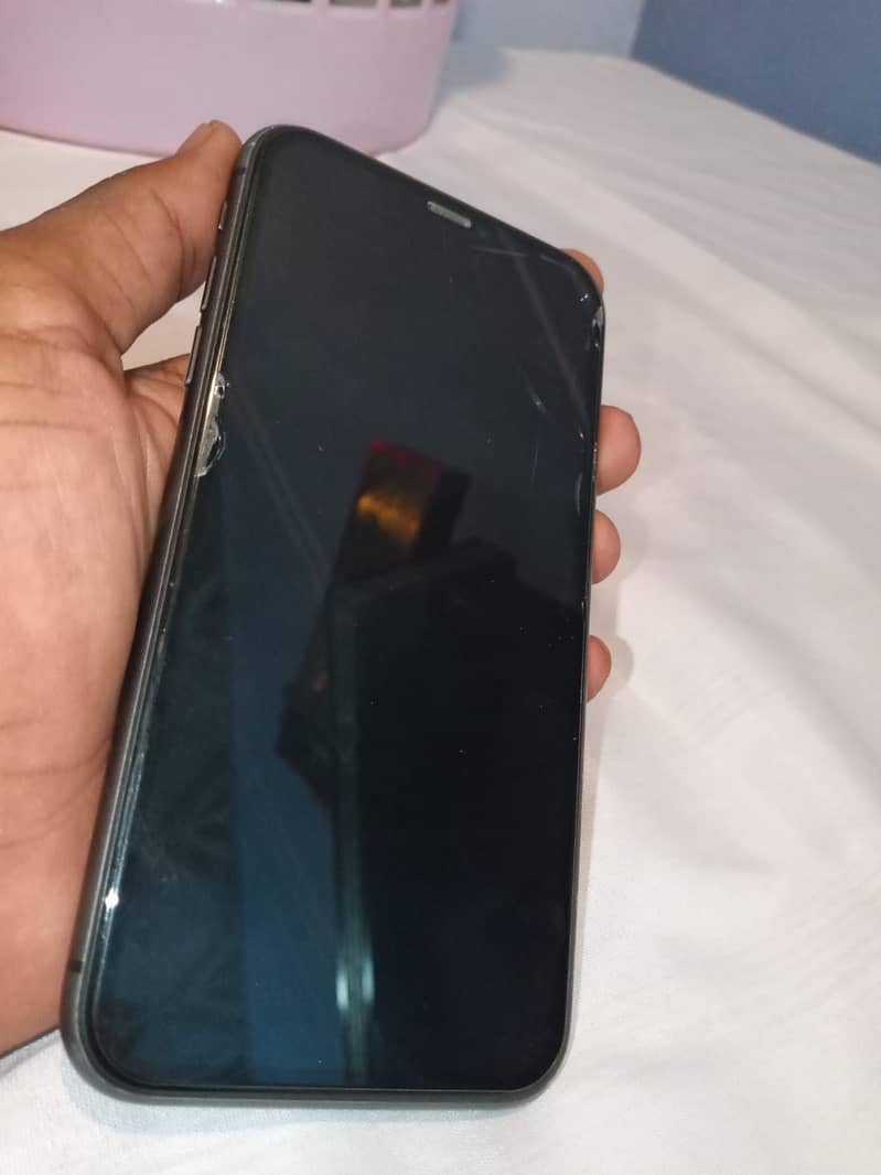 Apple iPhone 11 4