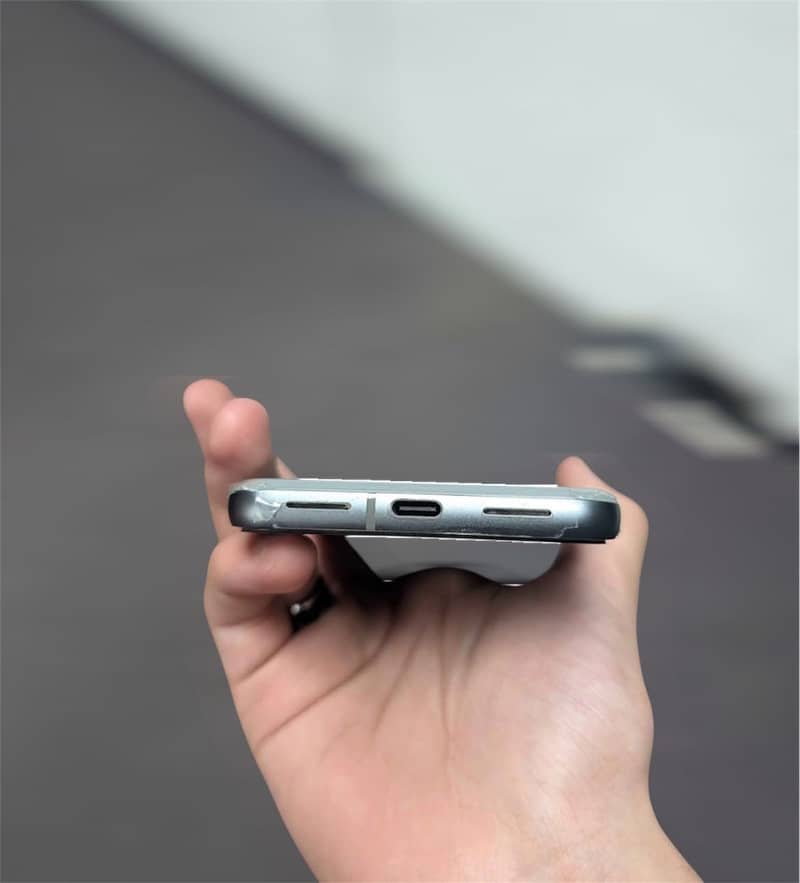 Google Pixel 8 4